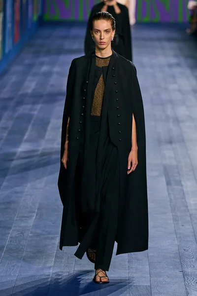 Look 18